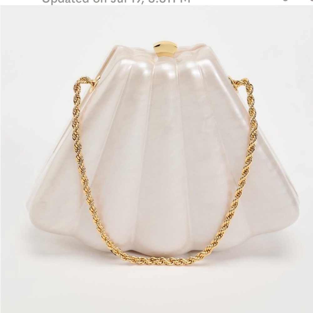 Shell shaped box bag. Shell Clutch